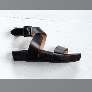 Revitalign Swell Sandals! Black, Sz. 8!  New!